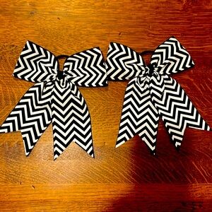 🖤BLACK & WHITE PONYTAIL BOWS!🖤